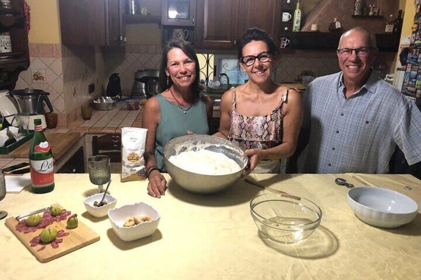 4 Hours Typical Neapolitan sweets with cooking class and dinner
