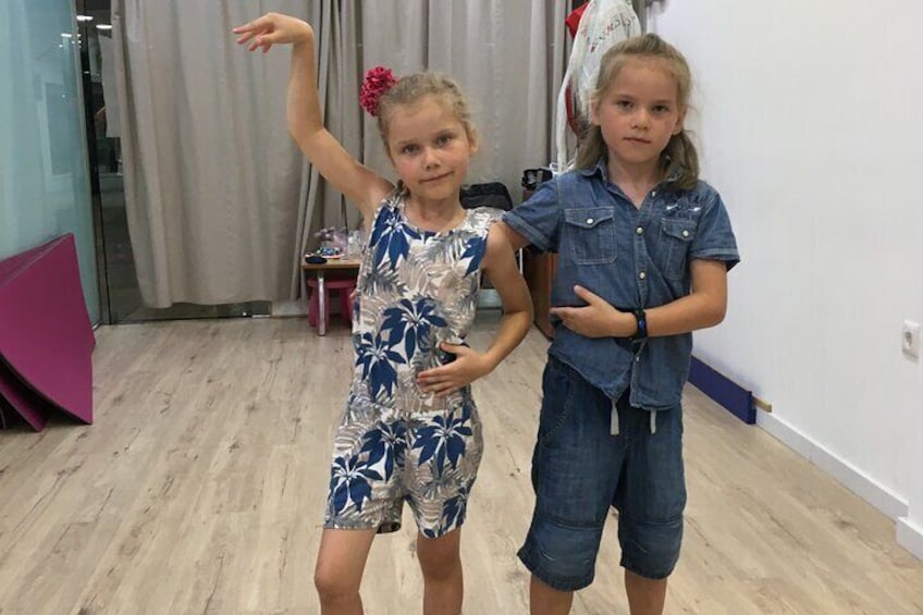 45 minutes flamenco dance class for children in Málaga