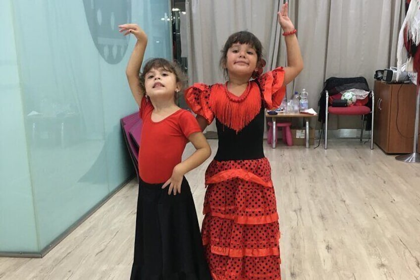 45 minutes flamenco dance class for children in Málaga