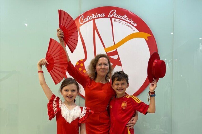 45 minutes flamenco dance class for family in Málaga