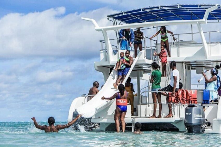 Saona island tours with transportation and lunch included (Open Bar).