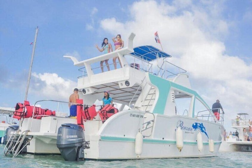 Saona island tours with transportation and lunch included (Open Bar).