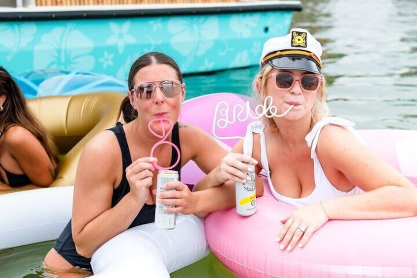 Morning Bachelorette Trip • 4hr - 26’ Tiki (up to 18 guests)