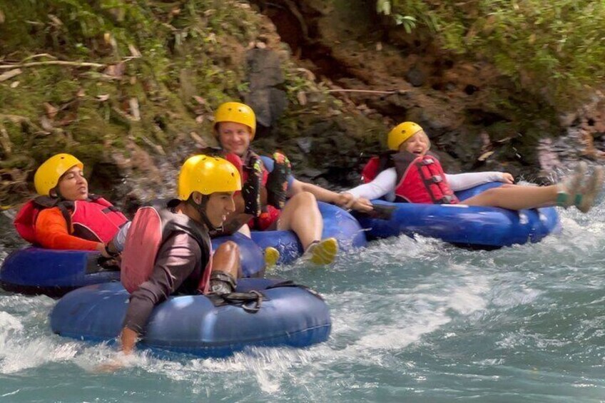 2 Hours Tubing Guided Tour in Rio Celeste