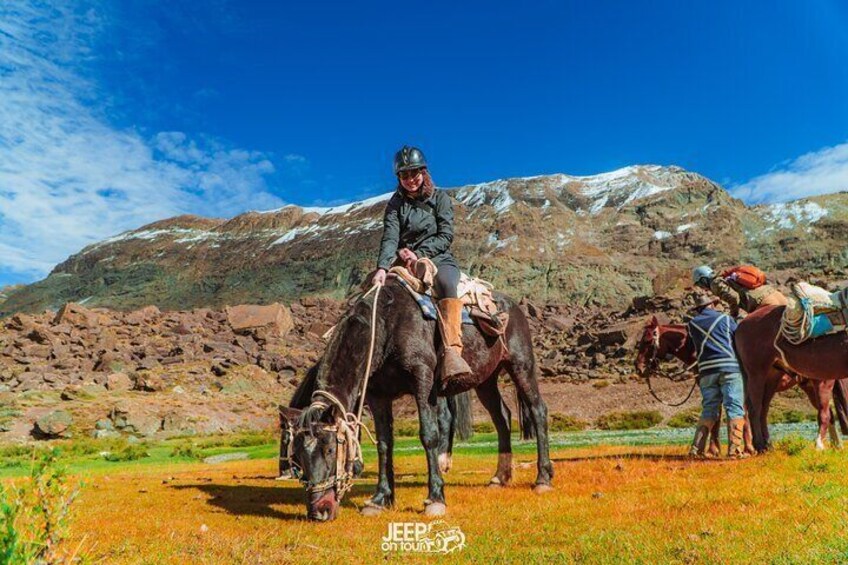 Santiago: Horse riding experience with Chilean BBQ all-included