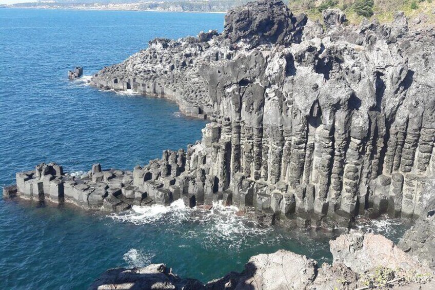Jeju Jungmun Resort is blessed with not only beautiful natural scenery but also with numerous entertainment and convenience facilities catering to both domestic and international tourists.
