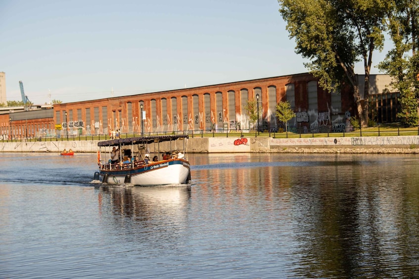 Montreal: Exclusive Electric Boat Tour on Lachine Canal