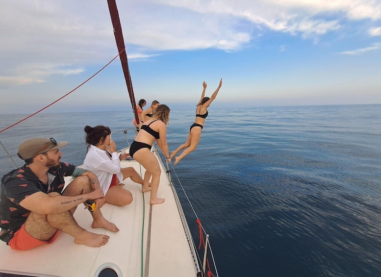 Barcelona: Sailing tours con bebidas y aperitivos.