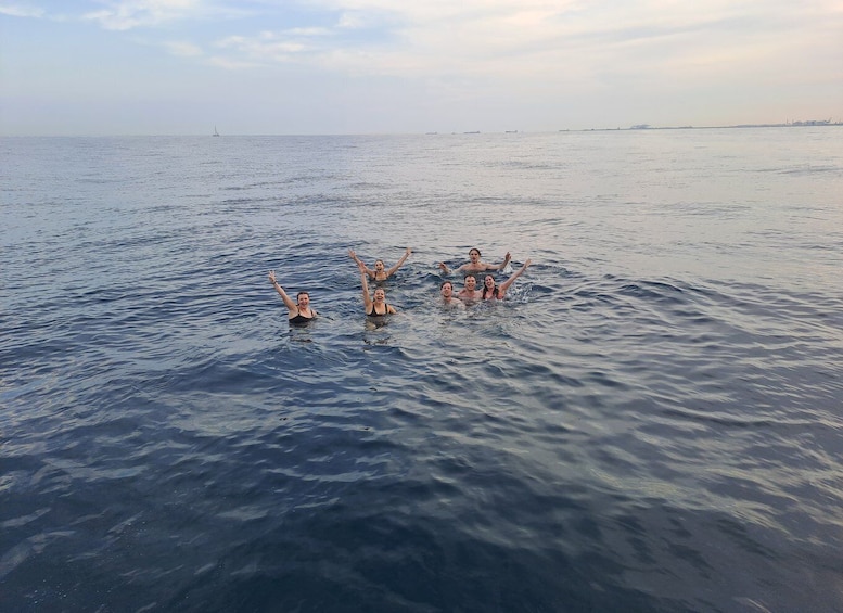 Picture 11 for Activity Barcelona: Sailing tours con bebidas y aperitivos.