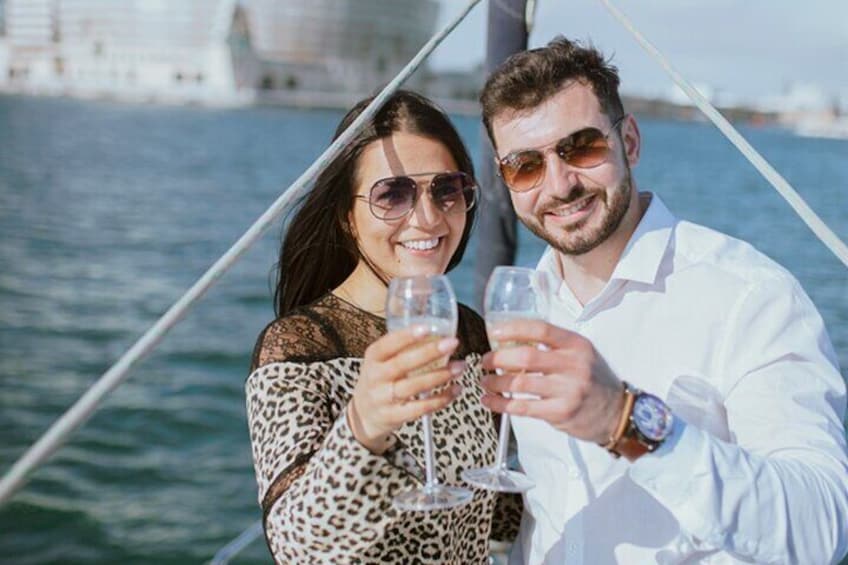 Sunset cruise with open bar of cava 