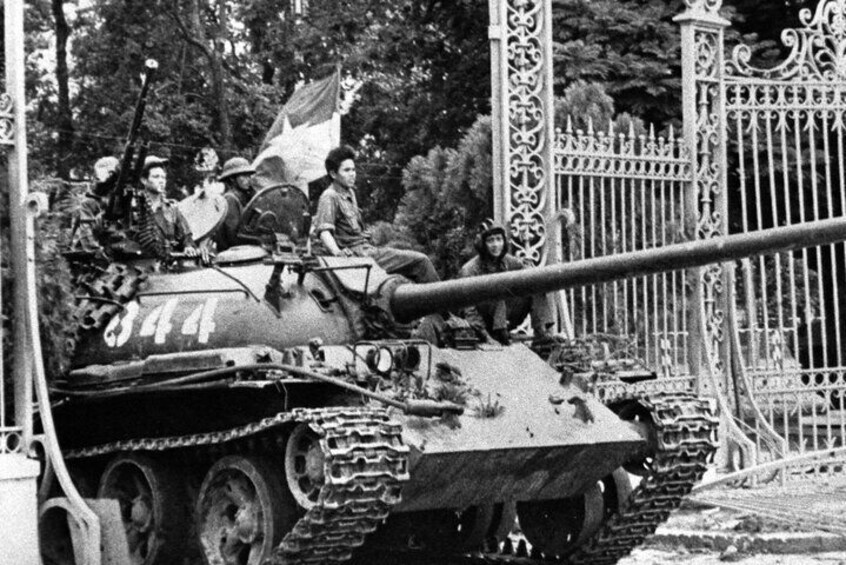 The tank hitting the gate of Independence Palace. Remarks the end of the Vietnam War