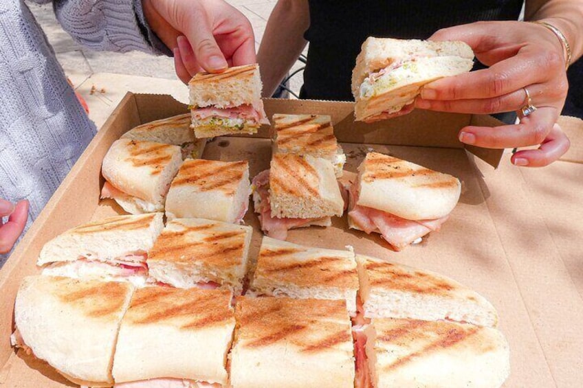 4 Hours Gastronomic Tour in Bordeaux the Sandwiches of the World