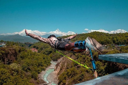 Hoppa in i spänningen: Pokhara Bungee Jumping - livets äventyr