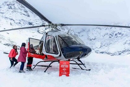 Pokharasta: Annapurnan perusleirin helikopterikierros.