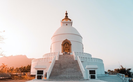 Excursión Mágica al Atardecer en Pokhara: Cascada Davis, Cueva y Pagoda