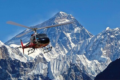 Pokharasta: Annapurnan perusleirin helikopterikierros perheelle