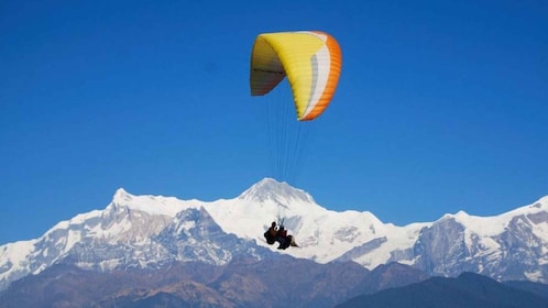 Paragliding-Abenteuer in Pokhara mit Fotos und Video