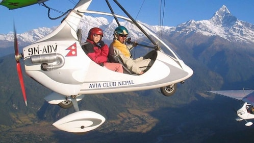 Avventure nel cielo: volo ultraleggero su Pokhara