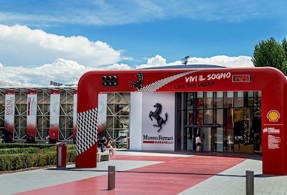 Milanosta: Ferrari kokopäiväretki lounaalla