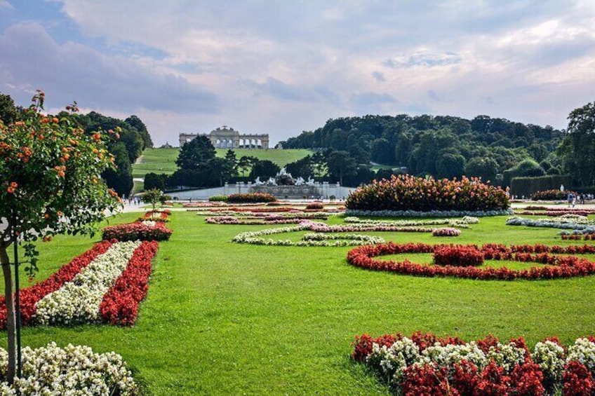 Vienna: Skip-the-Line Schonbrunn Palace & Gardens with Guide