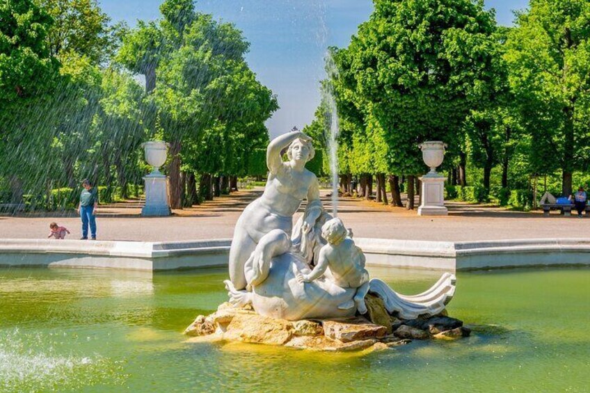 Vienna: Skip-the-Line Schonbrunn Palace & Gardens with Guide