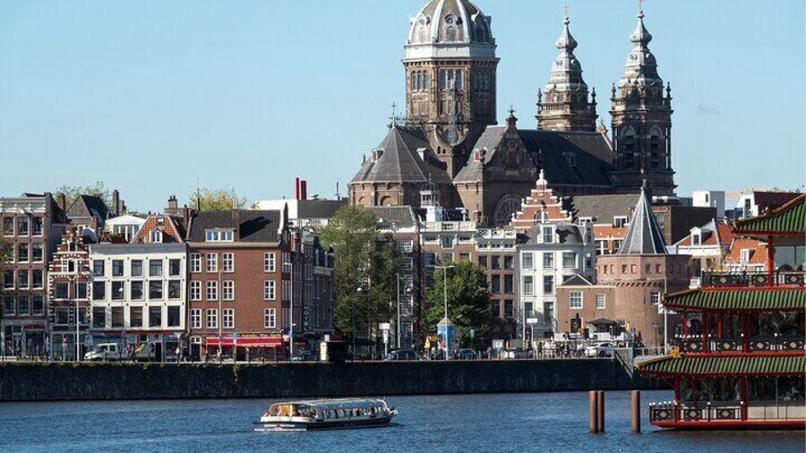 Discover Amsterdam: 75-Minute Luxury Cruise with Live Commentary