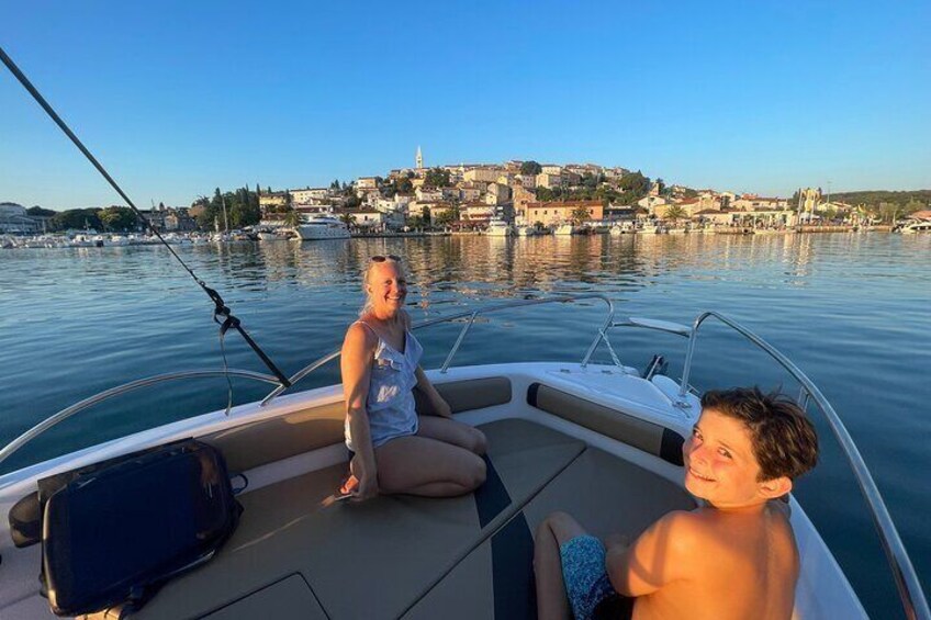 Potopite se v nepozabno avanturo s panoramsko snorkl turo z delfini v Poreču. Odkrijte lepote Jadranskega morja in srečajte te čudovite bitja!

