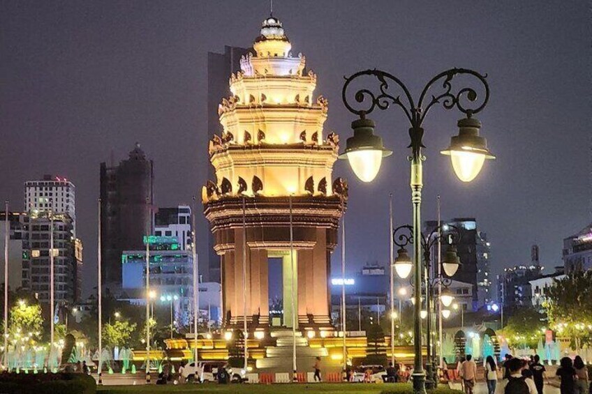 The Evening Orientation of Phnom Penh City by Tuk-Tuk 