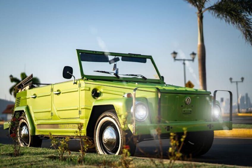 Classic Car Tour of Panama City