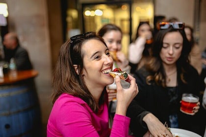 Tour gastronómico guiado con tapas y cena en El Born Barcelona