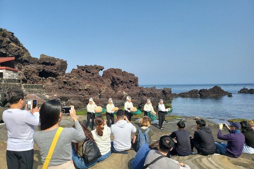 Private Round Trip Woman Diver Performance in Jeju Island