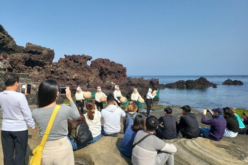 Private Round Trip Woman Diver Performance in Jeju Island