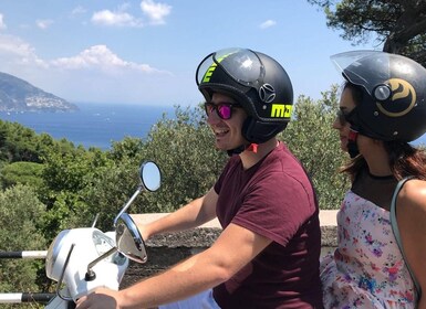 Positano: Tour privado diario en Vespa por la Costa Amalfitana