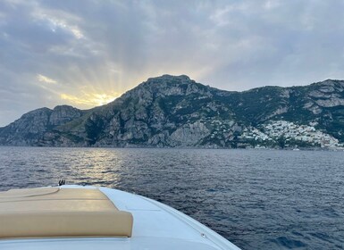 Costa de Amalfi: recorrido panorámico en barco privado con aperitivo