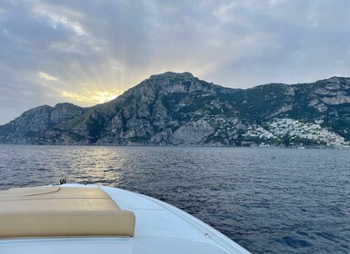 Côte amalfitaine : Visite panoramique en bateau privé avec apéritif