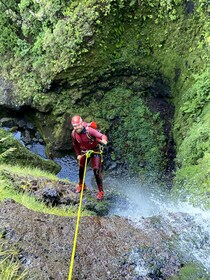 Seattle: Waterfall Canyoning Adventure