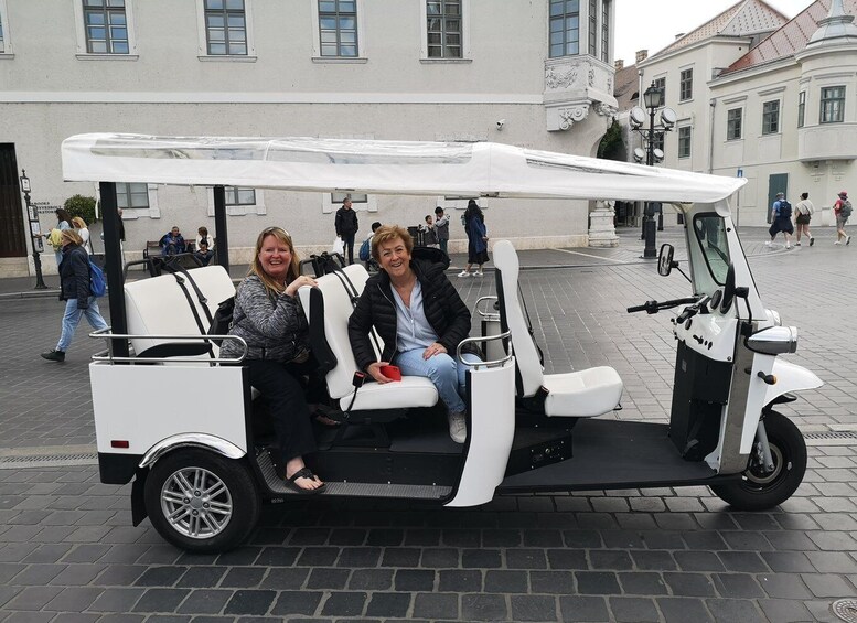 Budapest: Sightseeing Tour by Electric Tuktuk