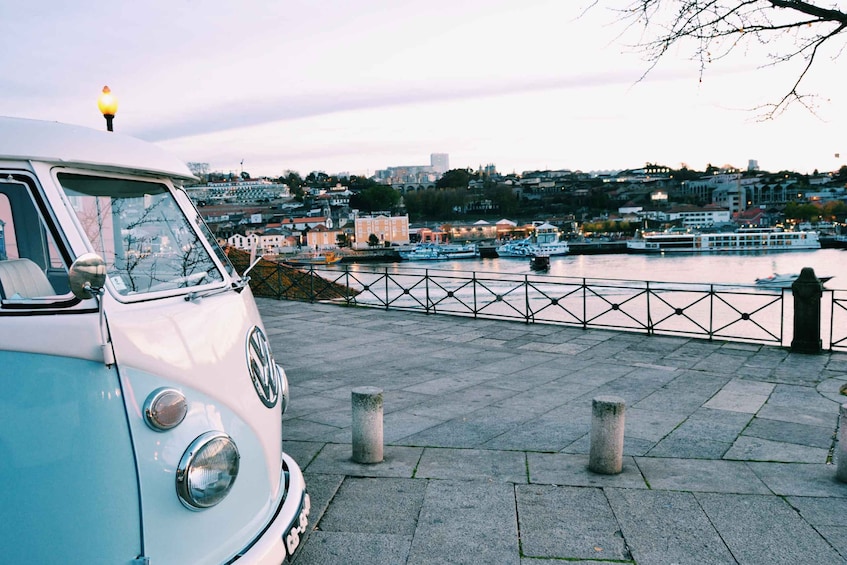 Porto: Guided City Complet Tour in a 60´s Vw Van