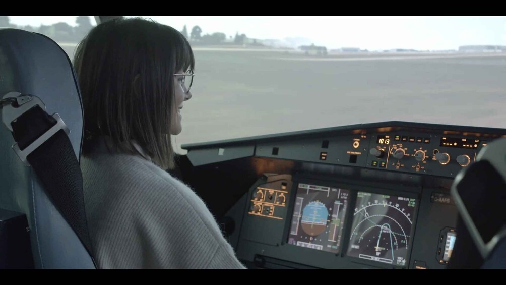 Picture 4 for Activity Airbus Flightsimulator | Flying Experience | adults&children