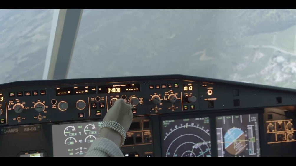 Picture 2 for Activity Airbus Flightsimulator | Flying Experience | adults&children