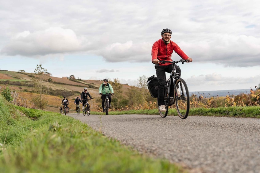 Half day bike guided in Beaujolais - Mont Brouilly and wine
