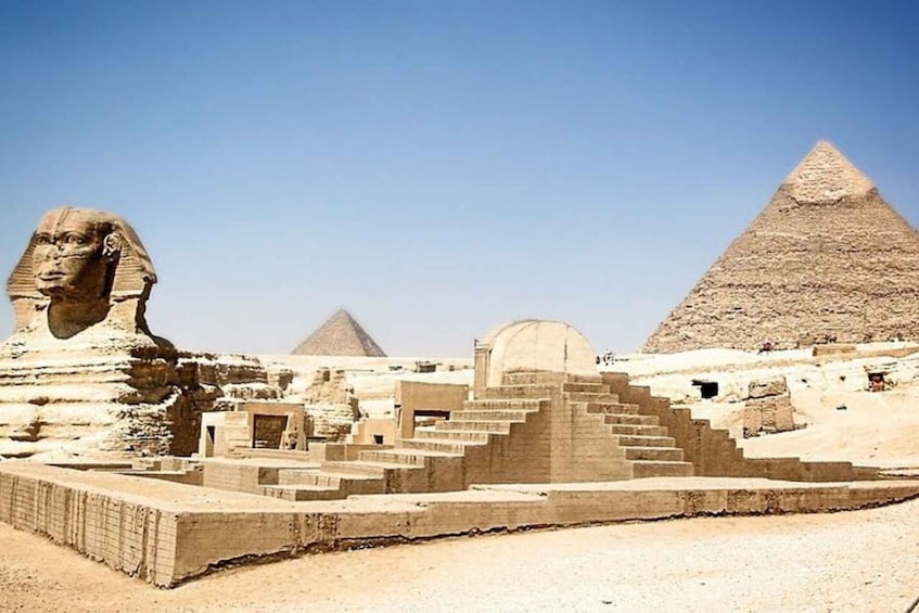 Day tour Great Pyramids and sphinx Egyptian museum Bazzar