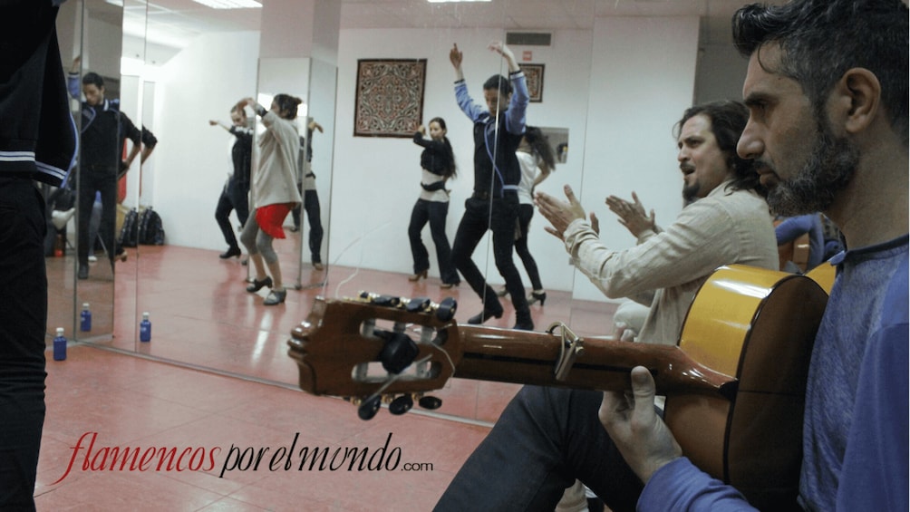 Picture 3 for Activity Sevilla : Flamenco Lessons