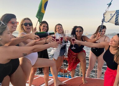 Rio de Janeiro: Sunset Sailboat Tour with Open Bar