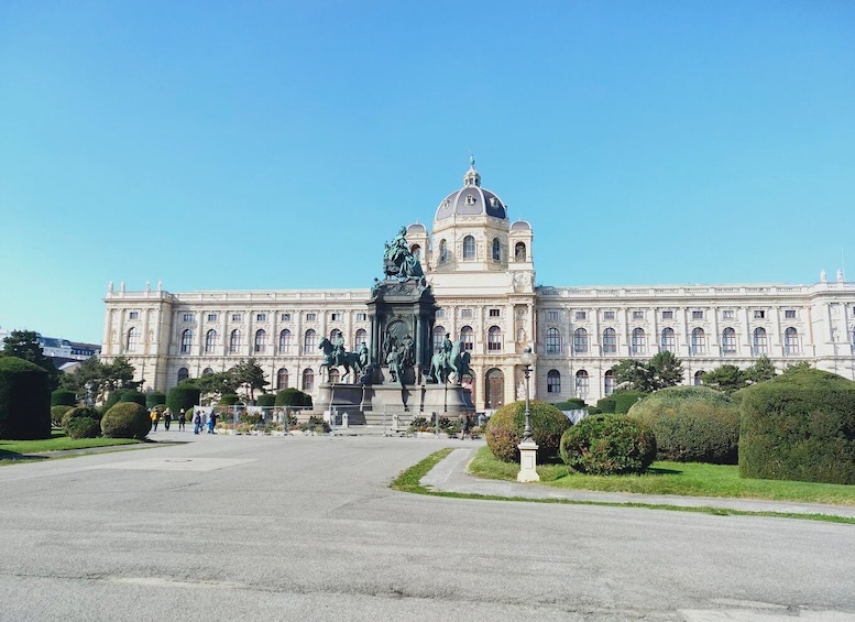 Picture 4 for Activity Vienna: Schönbrunn Palace and City Center Guided Tour