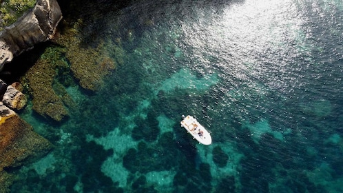 Procida: recorrido en barco con paradas para nadar y fotos submarinas