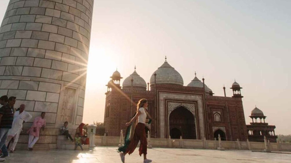 Sunset Taj Mahal Tour with Skip-The-Line & Lateral Entry