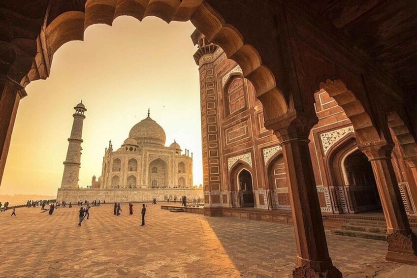 Picture 4 for Activity Sunset Taj Mahal Tour with Skip-The-Line & Lateral Entry