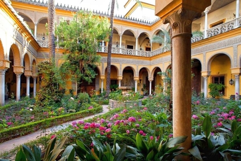 Visit the Palacio de Las Dueñas in Seville