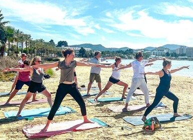 Descubre el yoga de playa en San Antonio Ibiza